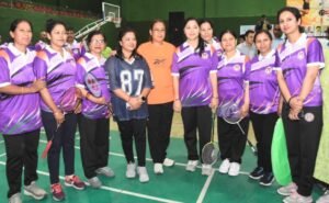 rekha-aaryaa-with-players.jpg