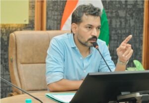 aarthik-sansadhnon-ke-abhaav-men-kisee-bhee-bchche-ka-upchar.jpg