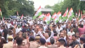 esaaeeaar-vivad-ke-beech-kangres-ka-deshbhr-men-prdrshn-mukhy.jpg