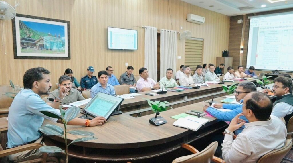 jiladhikaree-ne-jnpd-str-pr-sanchalit-yojnaon-evan-karykrmon-kee.jpg