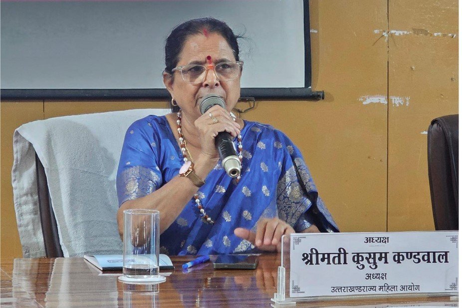 mhilaon-kee-surksha-ke-lie-dijitl-jagrookta-aur-strkta-jrooree.jpg