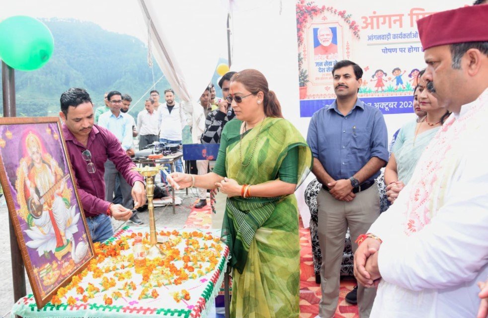prbhaaree-mantree-rekha-aarya-ne-aangn-ka-miln-karykrm-ka.jpg