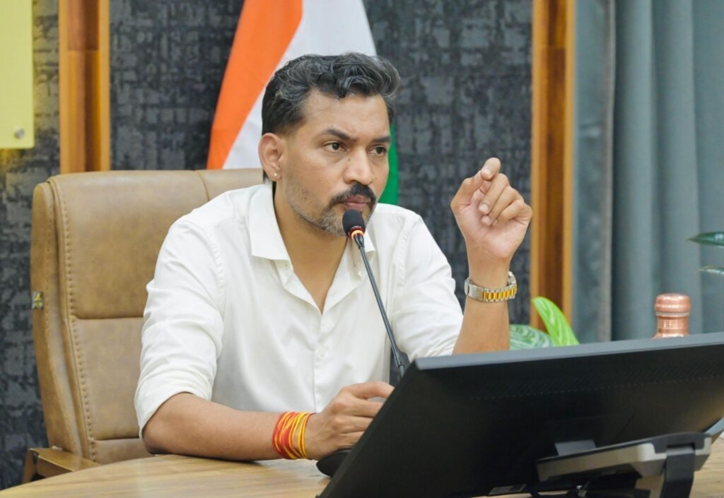 dehradoon-men-mtdata-jagrookta-gtividhiyan-tej-jiladhikaree-ne-sbhee-vibhaagon.jpg