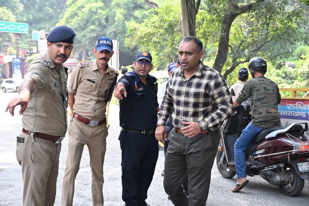 l-ng-veekend-pr-umadee-bhaaree-bheead-kainchee-dham-aur-phaadon.jpg