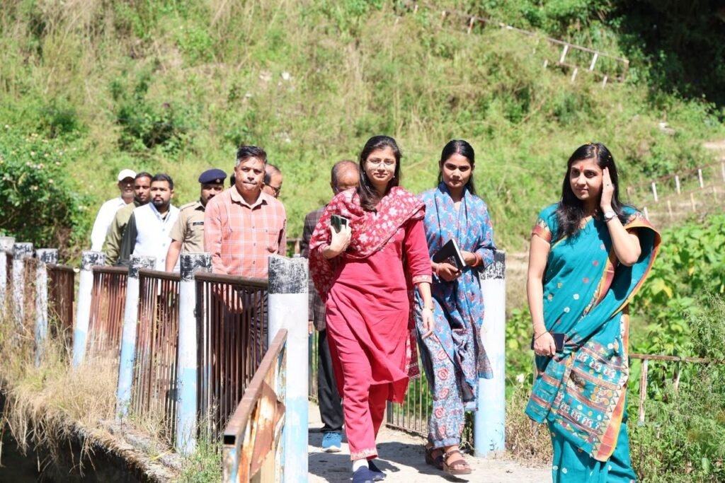 lvalee-se-gheeadee-tk-kshetr-bhrman-pr-niklee-jiladhikaree-vikas.jpeg