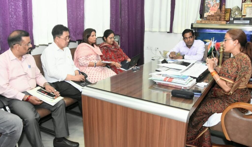 nee-dillee-men-aayojit-hone-ja-rhe-vibhaageey-smmeln-kee.jpg