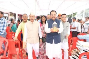peeem-modee-ke-jnseva-ke-25-vrshh-poore-hldvanee-men.jpg
