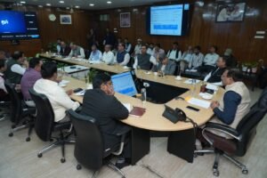 uttrakhand-men-vikas-priyojnaon-ko-gti-vyy-vitt-smiti-ne.jpg